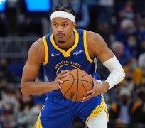 球馆瞬间从喧闹变成死寂