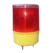 特别是雨雾天气和湿滑路面增加了行车的难度和