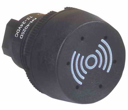 工人们正紧张有序地赶制一批出口订单