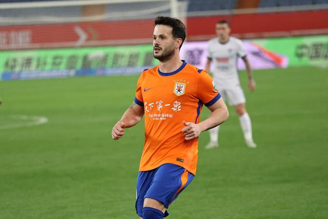 山东泰山主场1-2不敌大连英博遭遇两连败