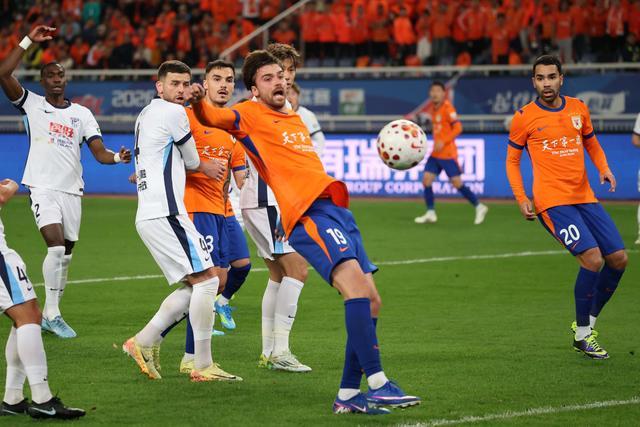 山东泰山主场1-2不敌大连英博遭遇两连败