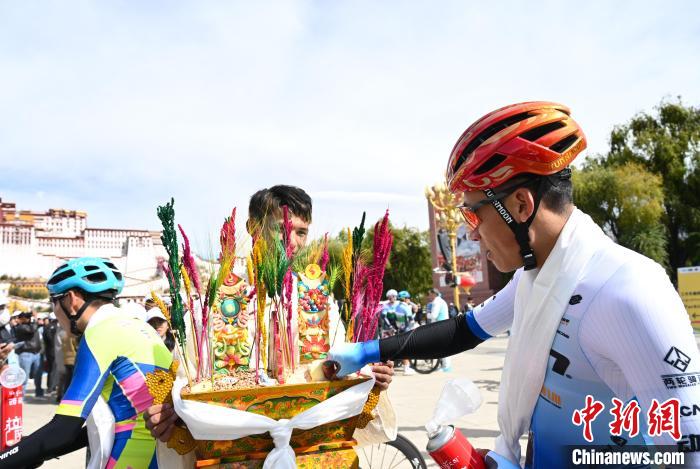 跨喜马拉雅国际公路自行车极限赛进入第三赛段