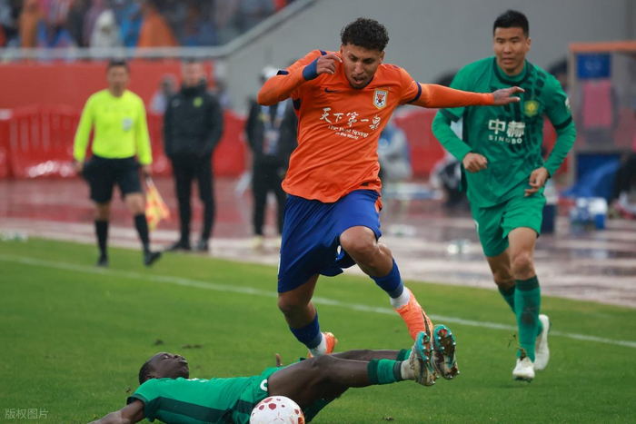 克雷桑伤愈谢文能复出 山东泰山迎战河南队