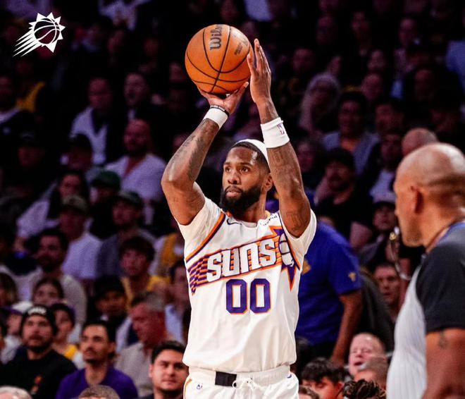 湖人主场力克太阳稳居西部第四 布克率队锁定季