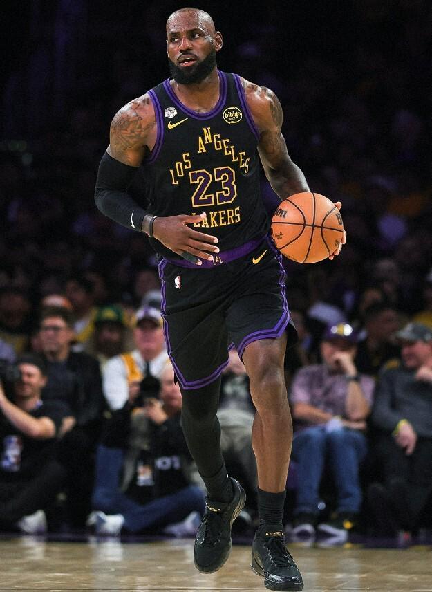 雷霆狂胜湖人43分 东契奇伤退引关注