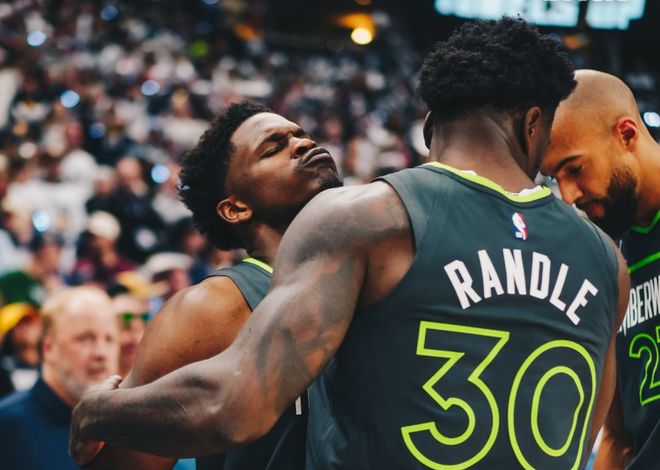 掘金季后赛首战失利暴露阵容隐患